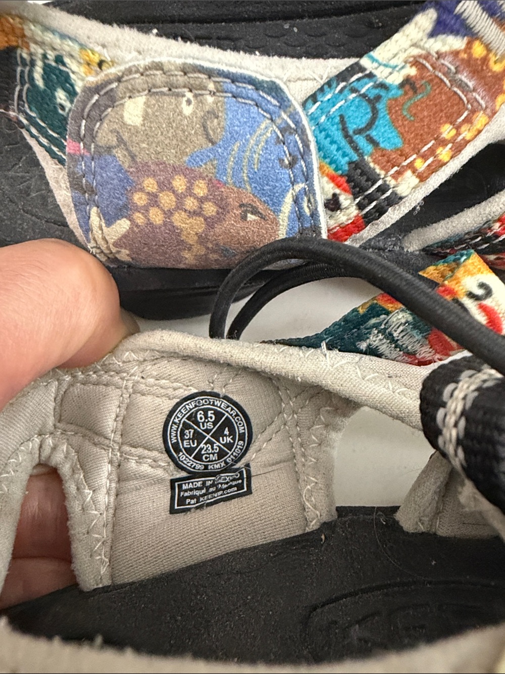 Sz 6.5. Keen Multicolor Closed-Toe Outdoor Sandals - Picture 3 of 5